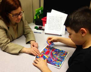 child works with PuzzleArt Therapy